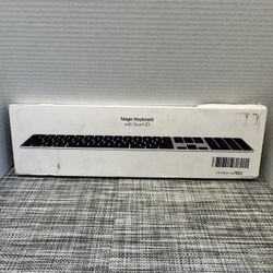 🚨 FOR SALE: Apple Magic Keyboard with Touch ID & Numeric Keypad 🚨