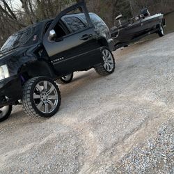 1991 Bomber Bass Boat