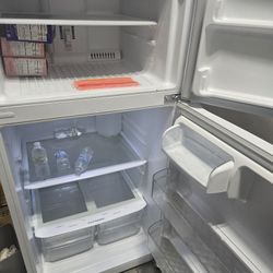 LG Refrigerator Freezer Scioto Downs, Ohio WORKS GREAT SALE TODAY ONLY $75 CAN DELIVER FOR Small fee Km