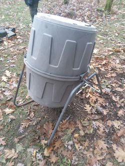 SUNCAST 50 GALLON TUMBLER COMPOSTER