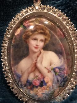 Stunning 40X30 gold tone clear crystal Victorian Era Style Pendant