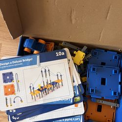 Learning Resources City Engineering and Designing gn Building Set with card. 