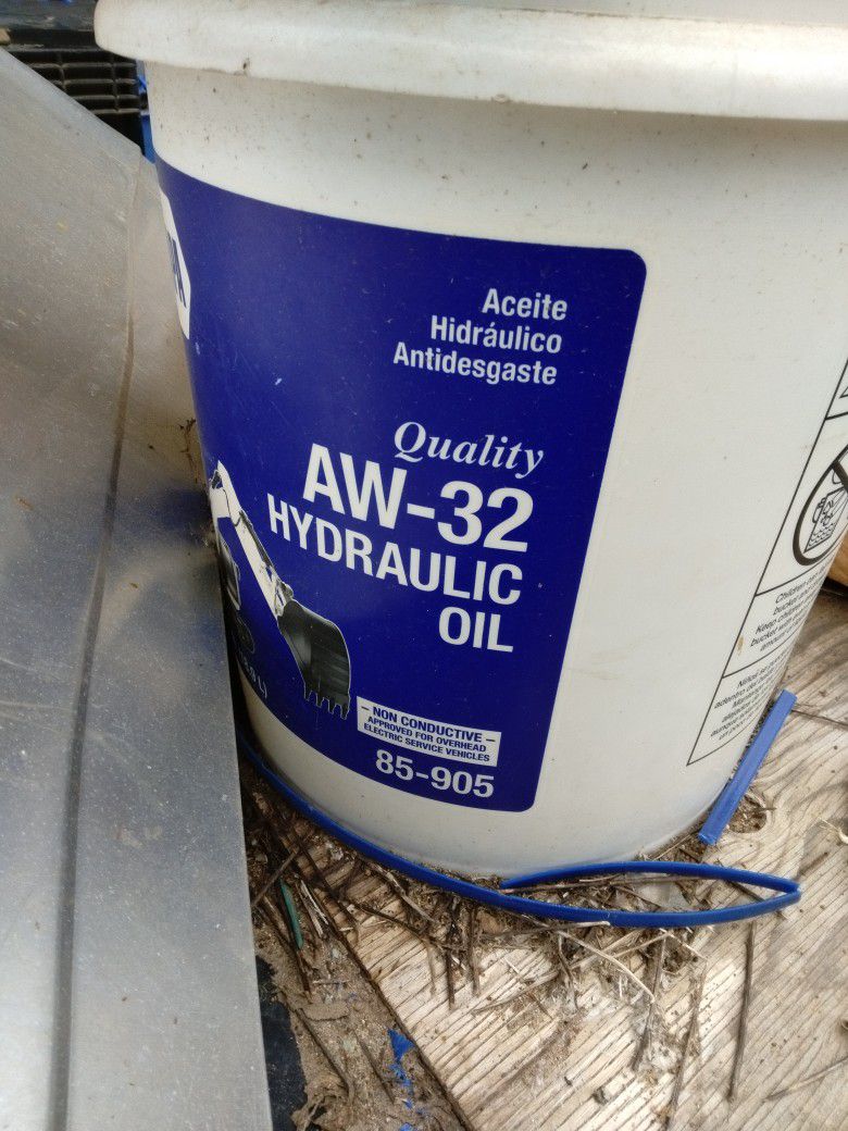 Hydraulic Oil  AW-32. NAPA