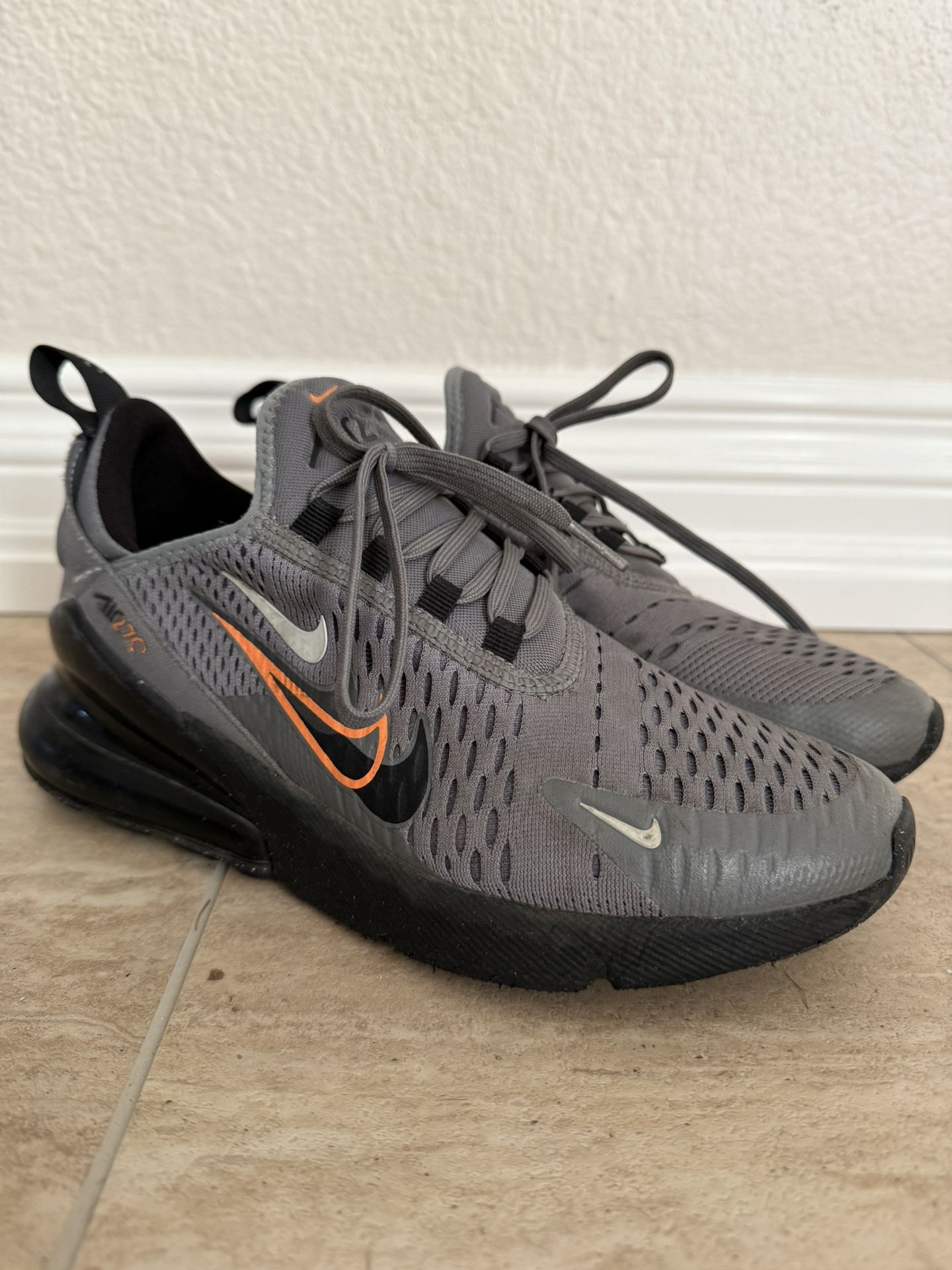 Tennis Shoes Size 6 Y Goid Condition