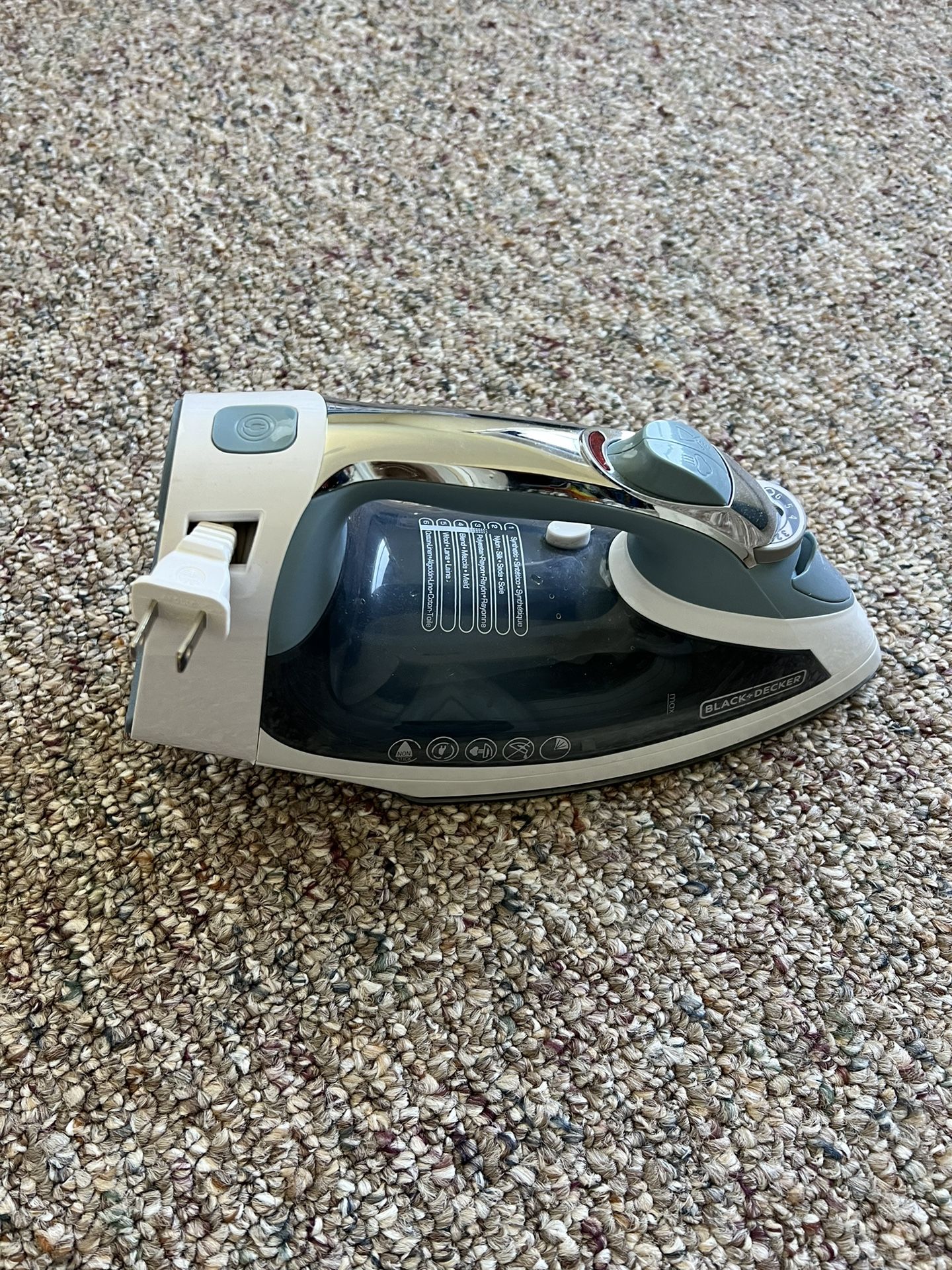 Almost New Steam Iron 
