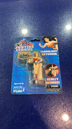 2005 basic fun Wonder Woman PVC figurine flashlight