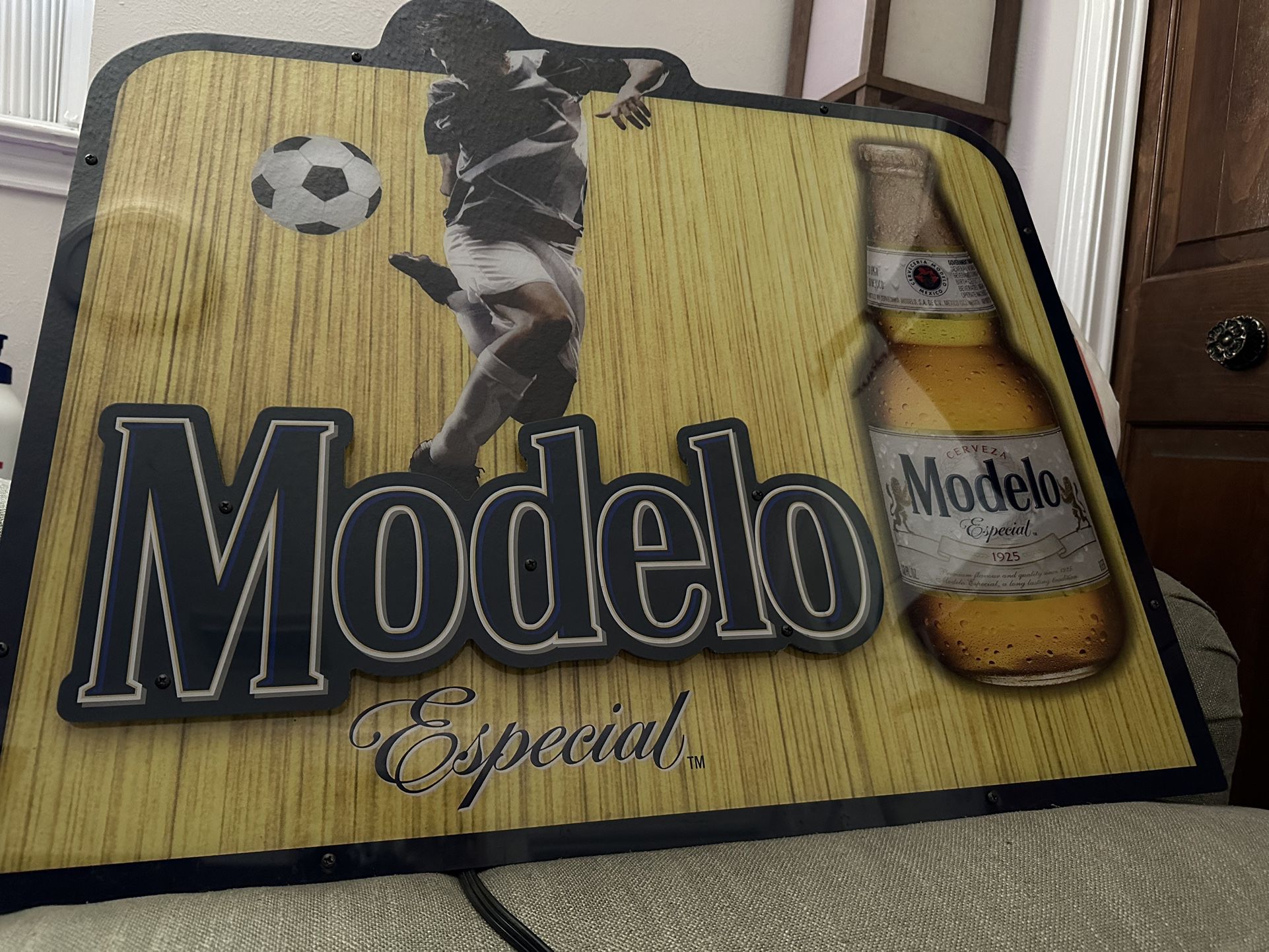 Modelo Beer Sign