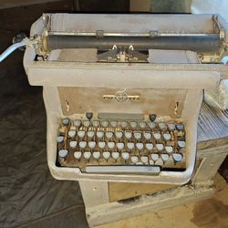 Underwood Typer Writer From The 1920s
