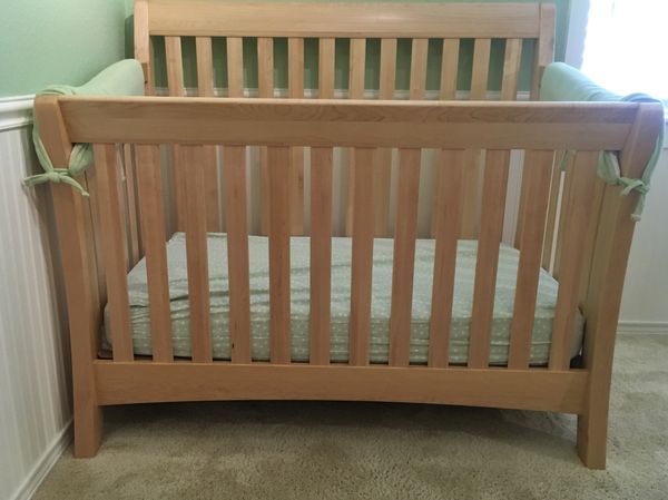 Baby Cache Model 5500 Uptown Lifetime Crib With Toddler Rail