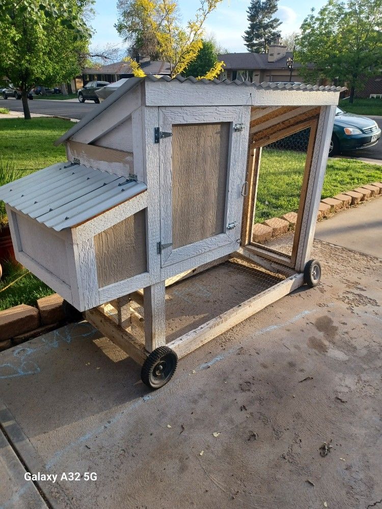 Chicken Tractor/coupe