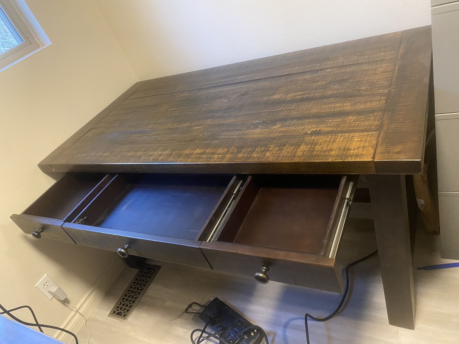 Macys Ember Desk for Sale in Lynnwood, WA OfferUp