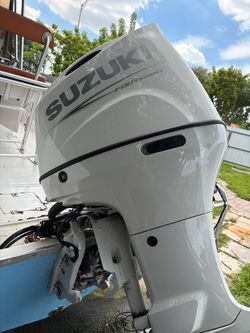 Outboard Suzuki  Motor 200   36 hour  factory warranty
