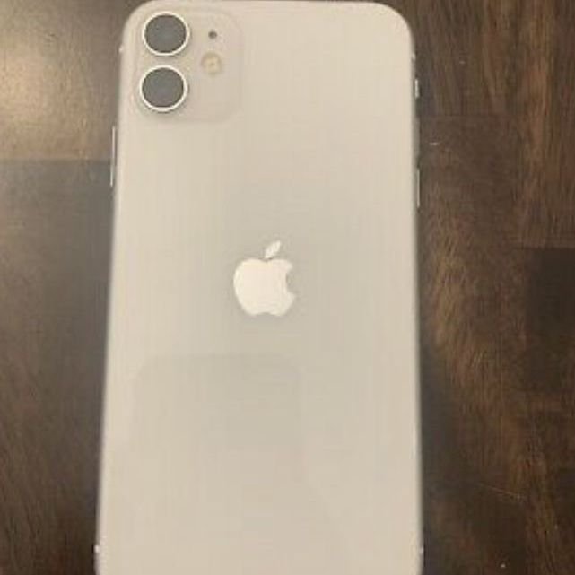 iPhone 11 64Gb Unlocked Excellent Condition for Sale in Cary, NC