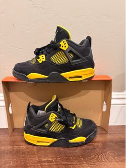 Air Jordan 4 Yellow Thunder Size 5Y ❗️LOW PRICE❗️