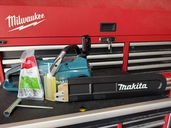 MAKITA XGT 18 in. 40V max Brushless Electric Battery Chainsaw (Tool Only)