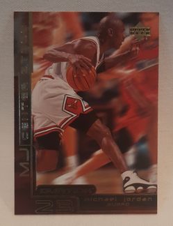 Flawless Michael Jordan 1999-00 Upper Deck Ovation MJ Center Stage Insert Card