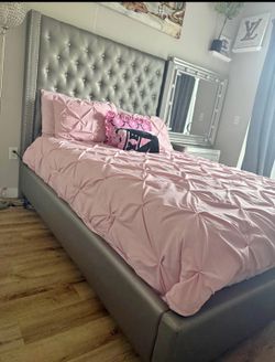 Queen Set Bedroom . Price Including Delivery 