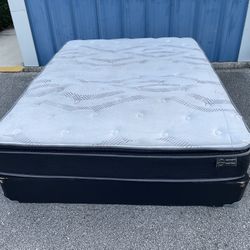 Queen Size Pillow Top Hybrid Mattress & Box Springs - Used good/fair condition - Set 