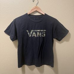 Men’s VANS Black Camo Camouflage Logo Spell Out Short Sleeve Graphic T-shirt  Size: Small  Measurements:  Shoulder (seam to seam): 17” Pit to pit: 18”