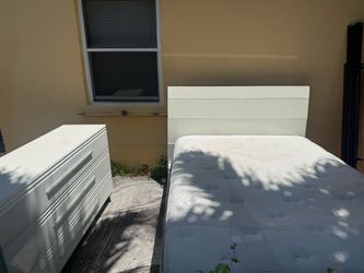 Bedroom set Queen blanco 3pc  brand Italy