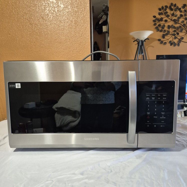 NEW SAMSUNG MICROWAVE OVEN OVER THE RANGE