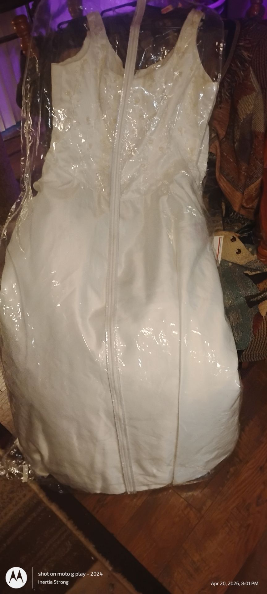 Vintage wedding dress size large. Great condition