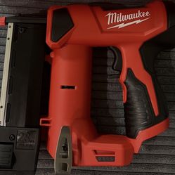 Milwaukee M12 12-Volt 23-Gauge NAILER “New”