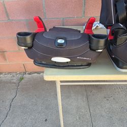 Asiento Completo Para Bebé $100 Dls .Asiento Para  Niño 20 . Parrilla O SillaPara Bicicletas $ 40. Carreta Para Jalar $ 100dls Todo Esta Exelente Serv