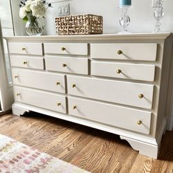 Stunning Cream 10 Drawer Classic Wood Dresser