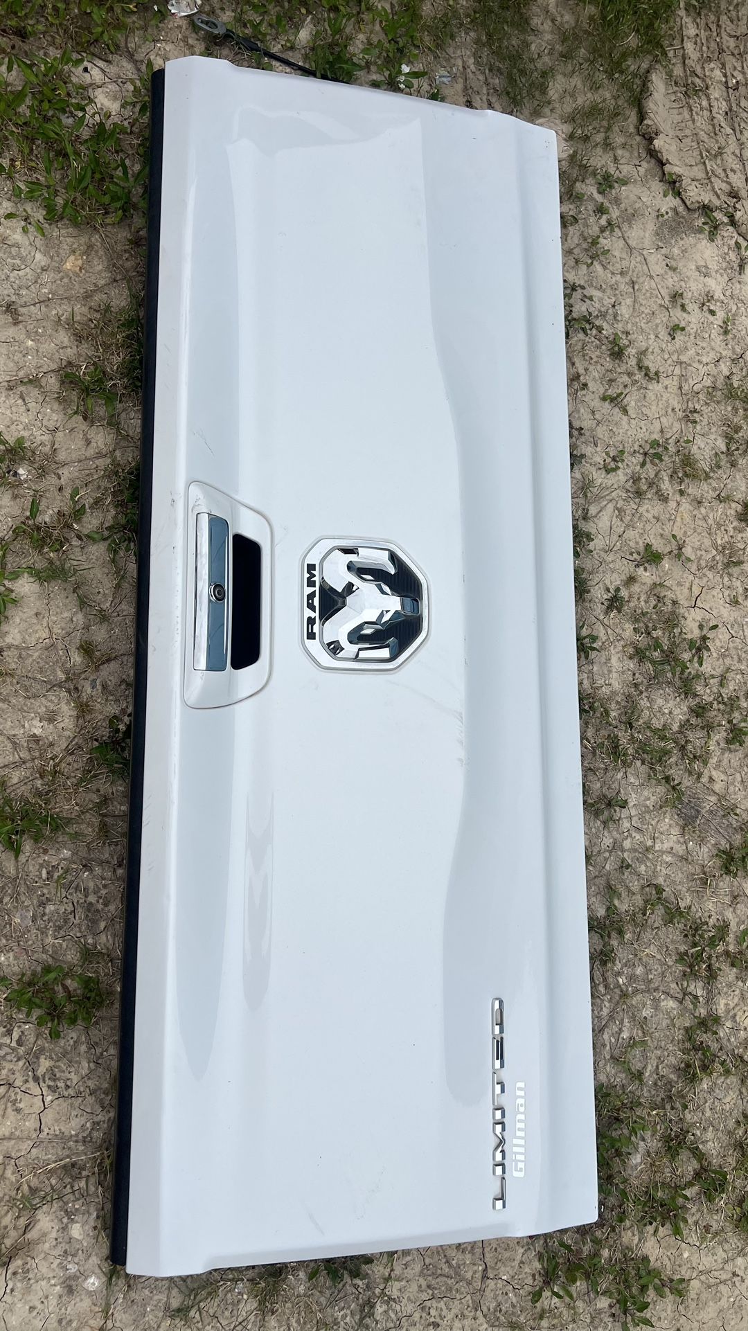 2019-2024 Ram Tailgate White 1500