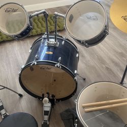 7 Piece Drum Set 