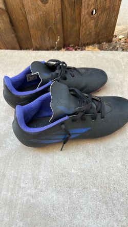 Youth soccer cleats