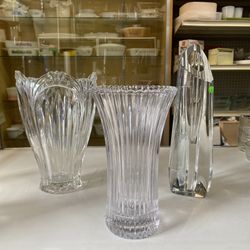  Flower arrangement vase