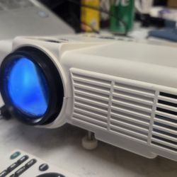 RCA projector hdmi remote good condition 2000 lumens 1080p