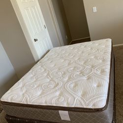 QUEEN PILLOW TOP PLUSH MATTRESS AND FREE BOX SPRING 