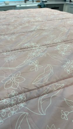 Like new Queen Size Comforter  