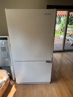 Stove and fridge both work $100 each