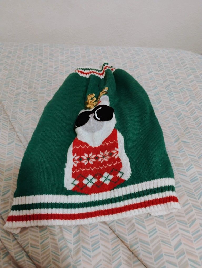Christmas Dog Sweatshirt Medium 5 Dollars