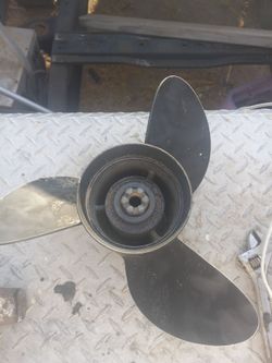 Used boat propeller from 4 cylinder Bayliner boat