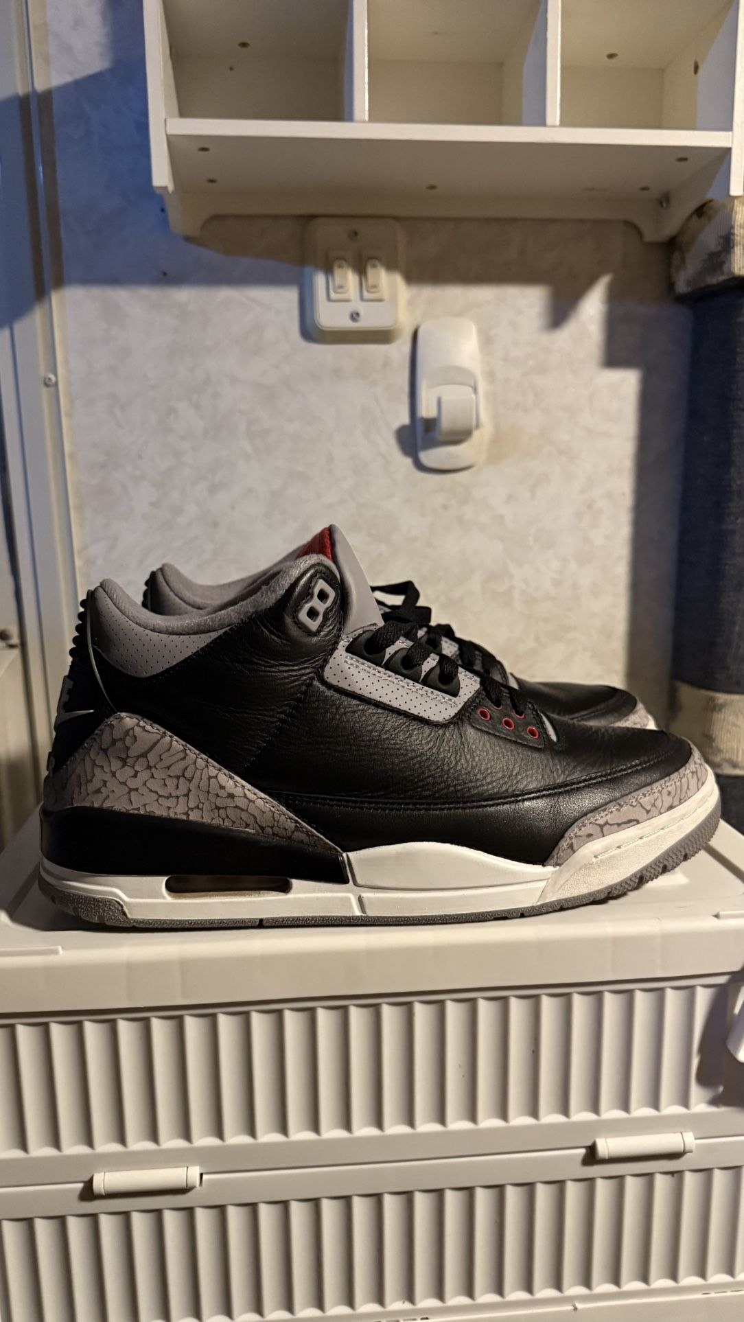 Jordan 3 Black Cements SIZE 9