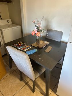 Dinning room set with 4 chairs