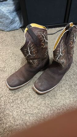Boots,hat,belt,bandana For 200