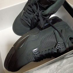 Jordan 4 Retro
Black Cat 