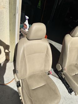2009 Lexus IS 350 seats & floor mats