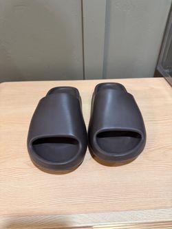 Adidas Yeezy slides size 4 youth for kids