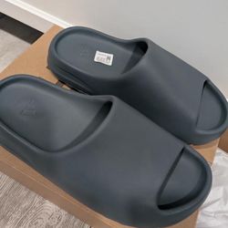 Yeezy Slide