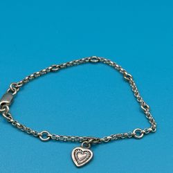 925 Silver Bracelet Size 6.5”  4.20 Grams Dainty Heart Charm Good Condition 