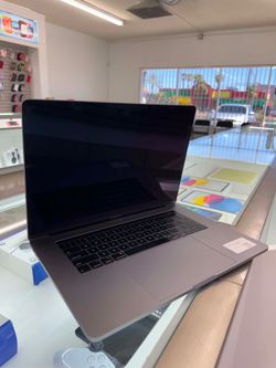 MacBook Pro 2018 i7 512gb 16ram 15”