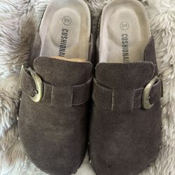 Cushionaire  Women’s Bronco Suede Mules Size 9