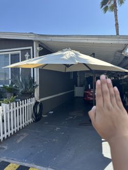 8.2 Feet Cantilever Umbrella